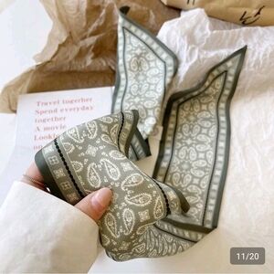 Green Paisley Scarf